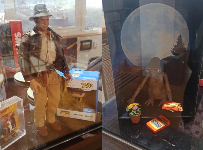 Figura de Indiana Jones y de E.T., el extraterrestre